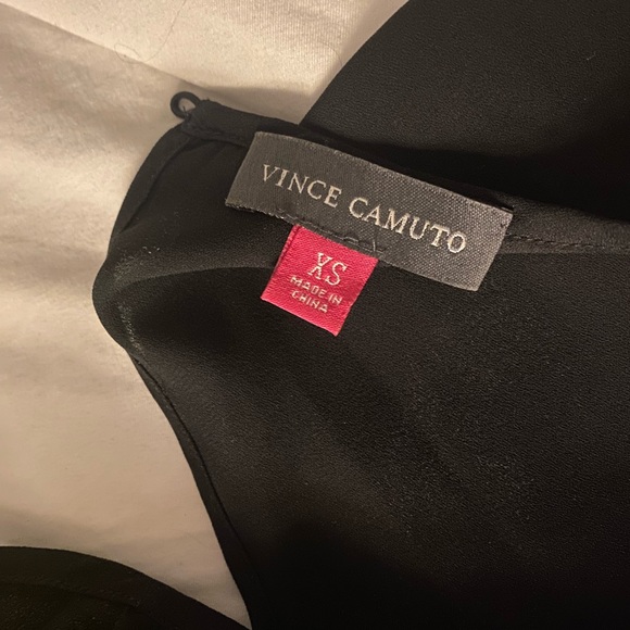 NWOT Vincent Camuto blouse. Size XS - Picture 2 of 3